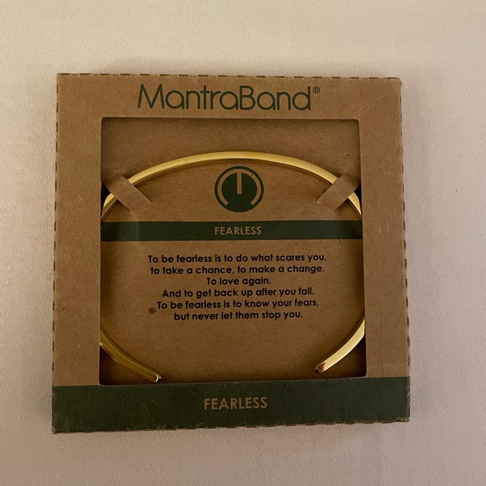 New! MantraBand “Fearless” 18K Gold Plated Bracelet Cuff✨One Size - Picture 3 of 8
